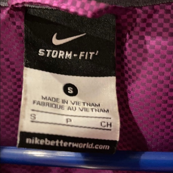 Nike Storm Fit lightweight jacket - Picture 2 of 2